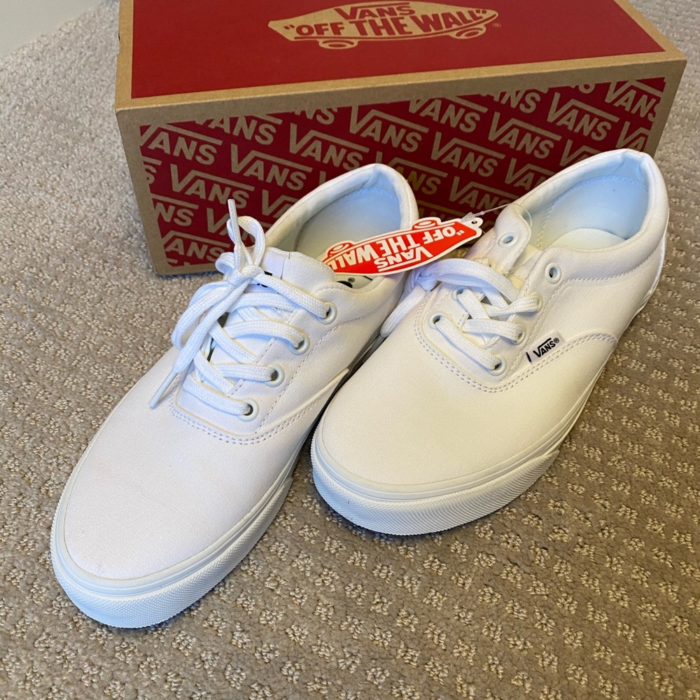 BRAND NEW with tags/box VANS DOHENY WHITE
